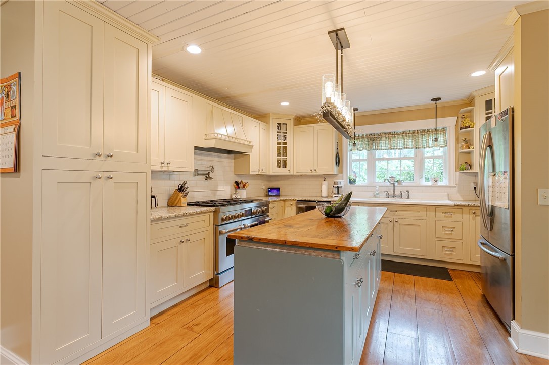 3423 Smallwood Road Warsaw, NY 14569 - Photo 15 of 41 A large island to entertain around