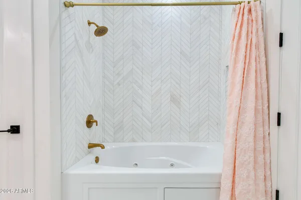 a view of a dry yard