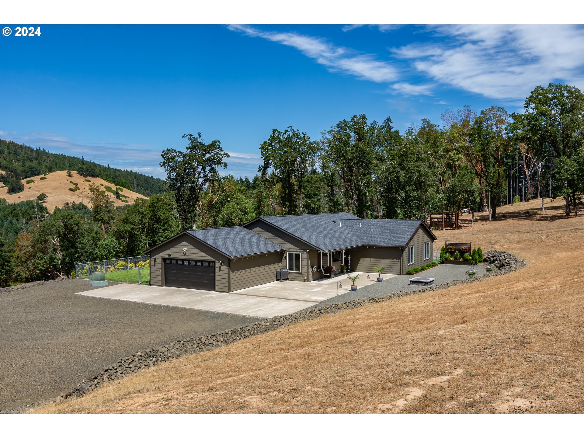 1213 Colonial Road Roseburg, OR 97471 - Photo 1 of 48 Gallery Image 1
