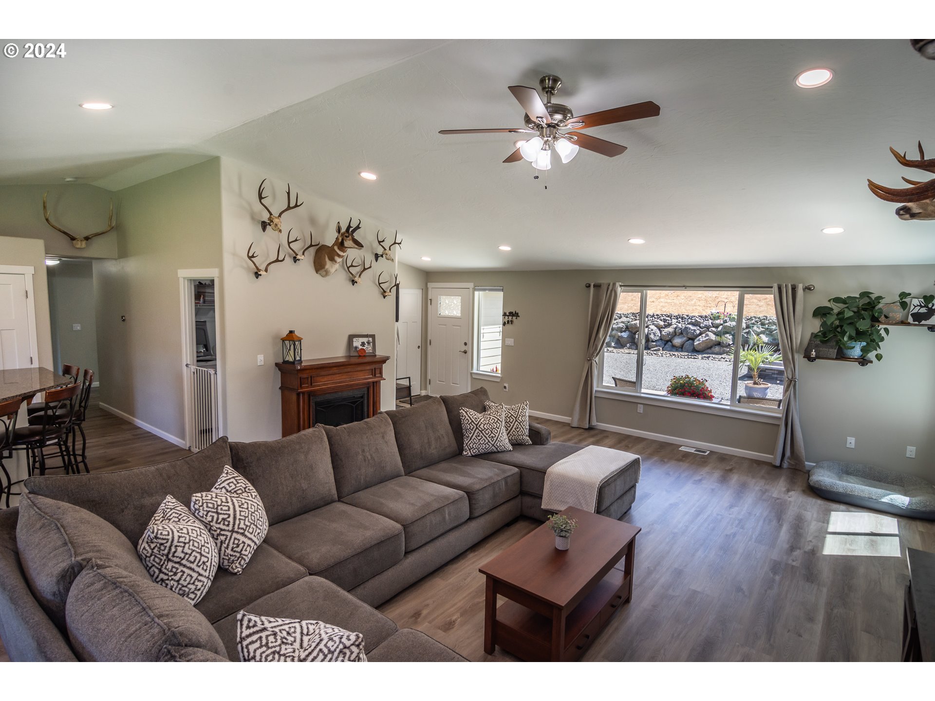1213 Colonial Road Roseburg, OR 97471 - Photo 13 of 48 Gallery Image 13