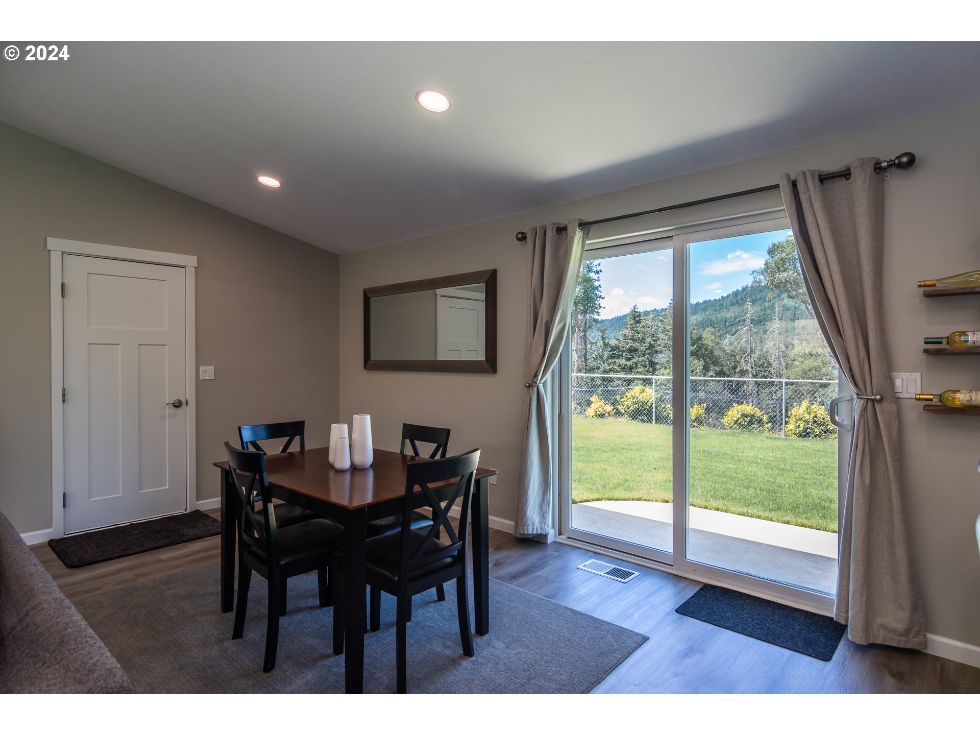 1213 Colonial Road Roseburg, OR 97471 - Photo 16 of 48 Gallery Image 16