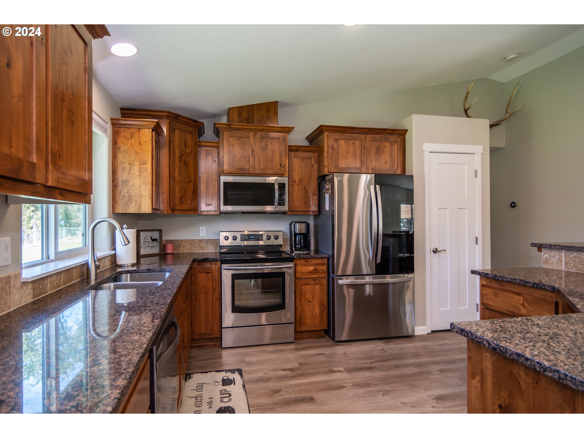 1213 Colonial Road Roseburg, OR 97471 - Photo 18 of 48 Gallery Image 18