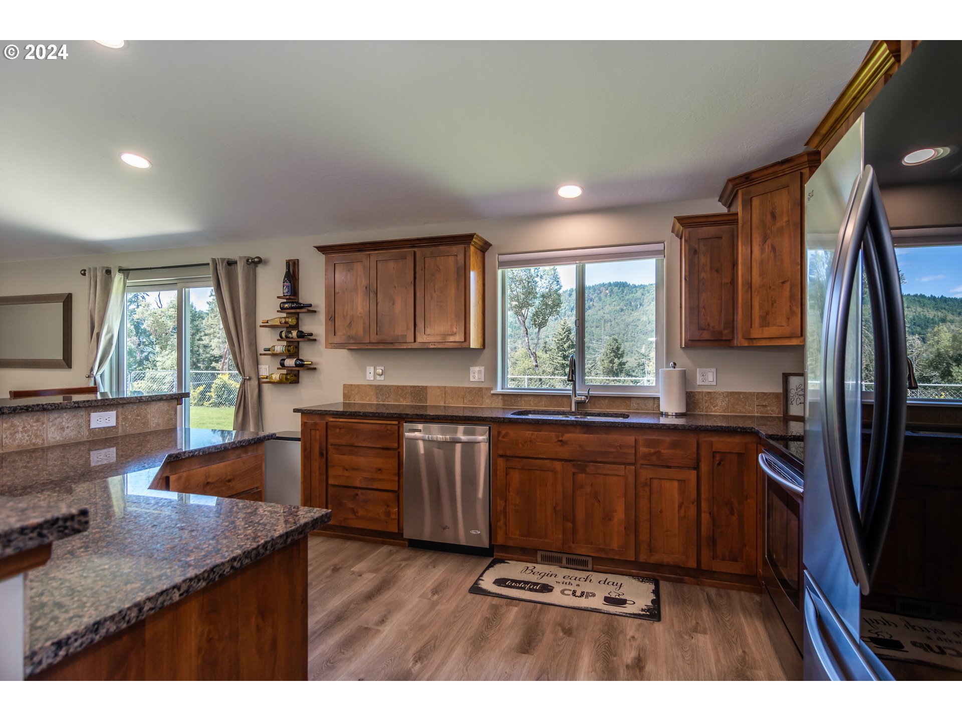 1213 Colonial Road Roseburg, OR 97471 - Photo 19 of 48 Gallery Image 19
