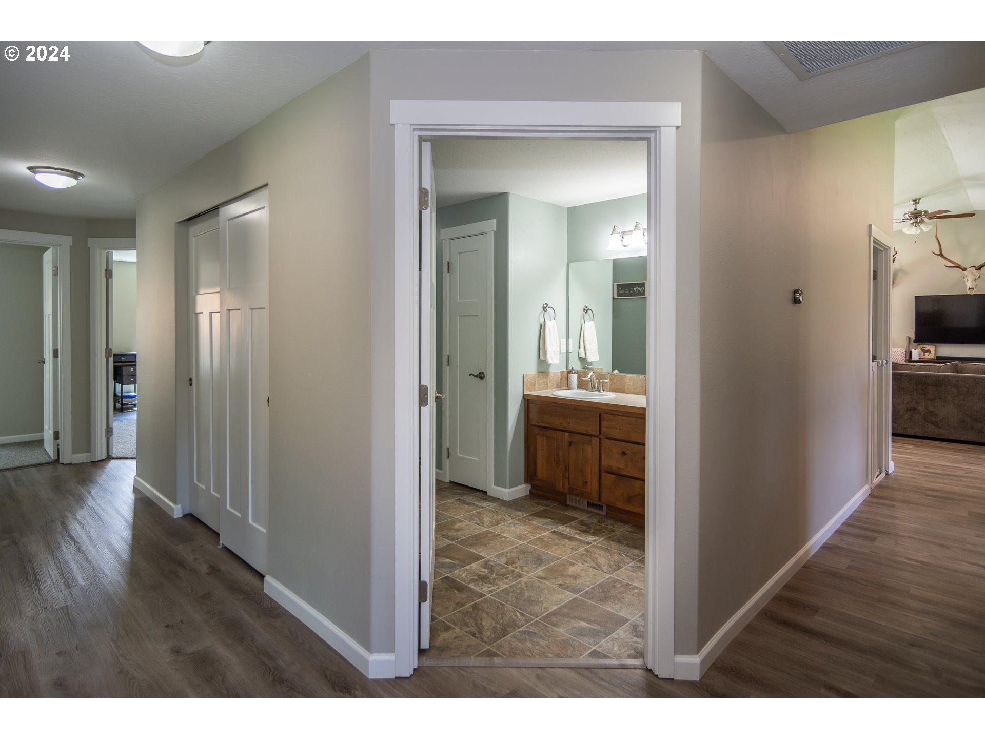 1213 Colonial Road Roseburg, OR 97471 - Photo 28 of 48 Gallery Image 28
