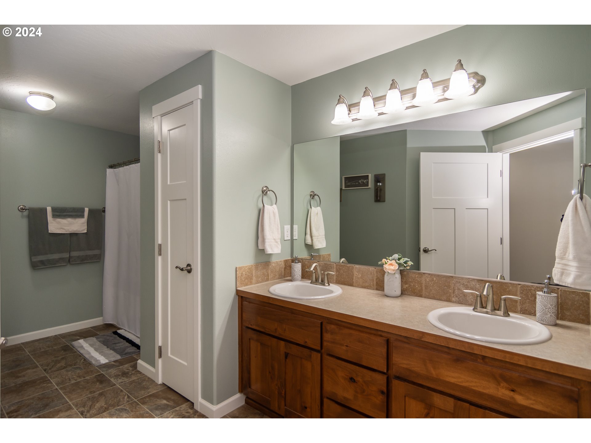 1213 Colonial Road Roseburg, OR 97471 - Photo 29 of 48 Gallery Image 29