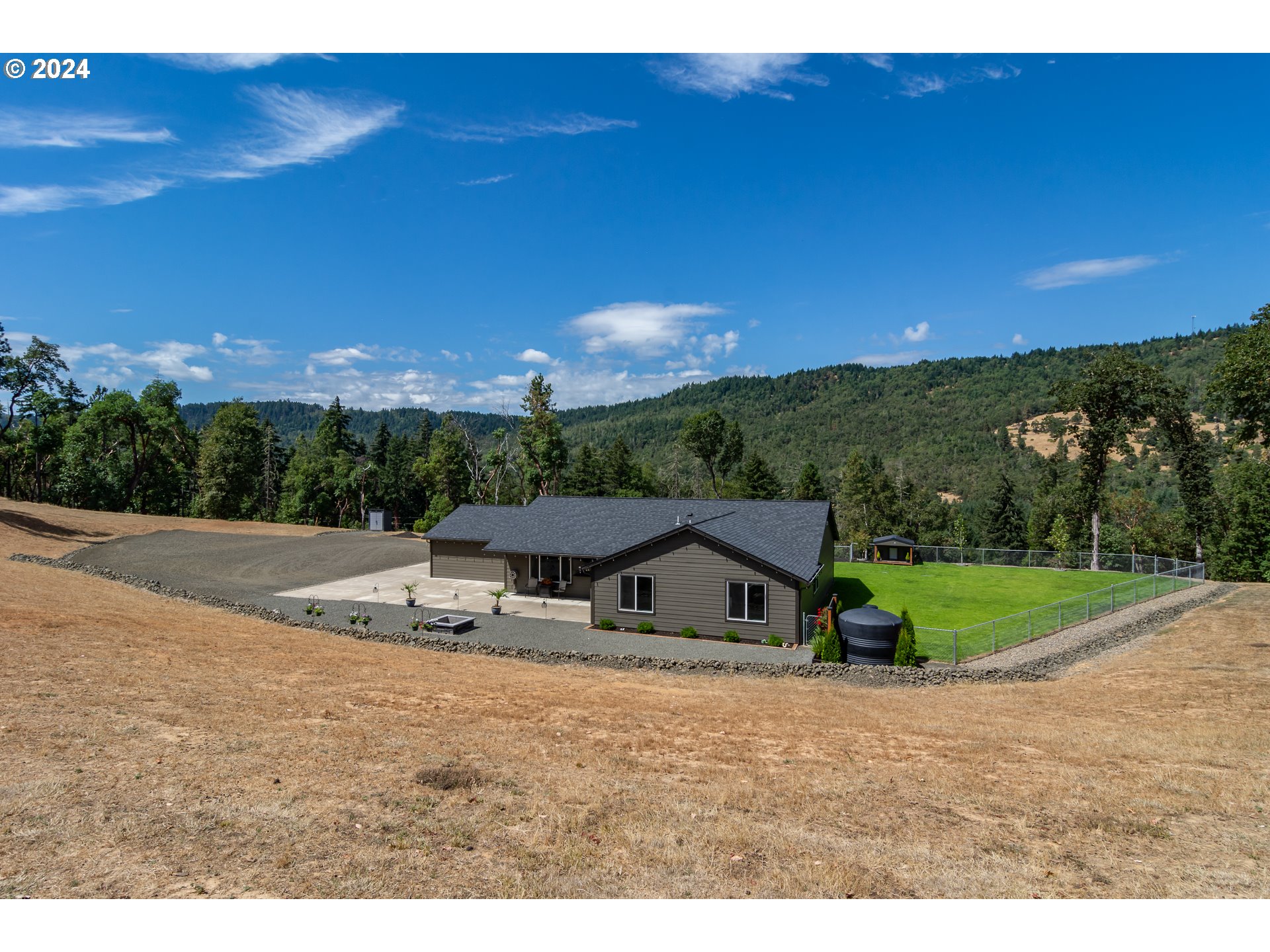 1213 Colonial Road Roseburg, OR 97471 - Photo 3 of 48 Gallery Image 3