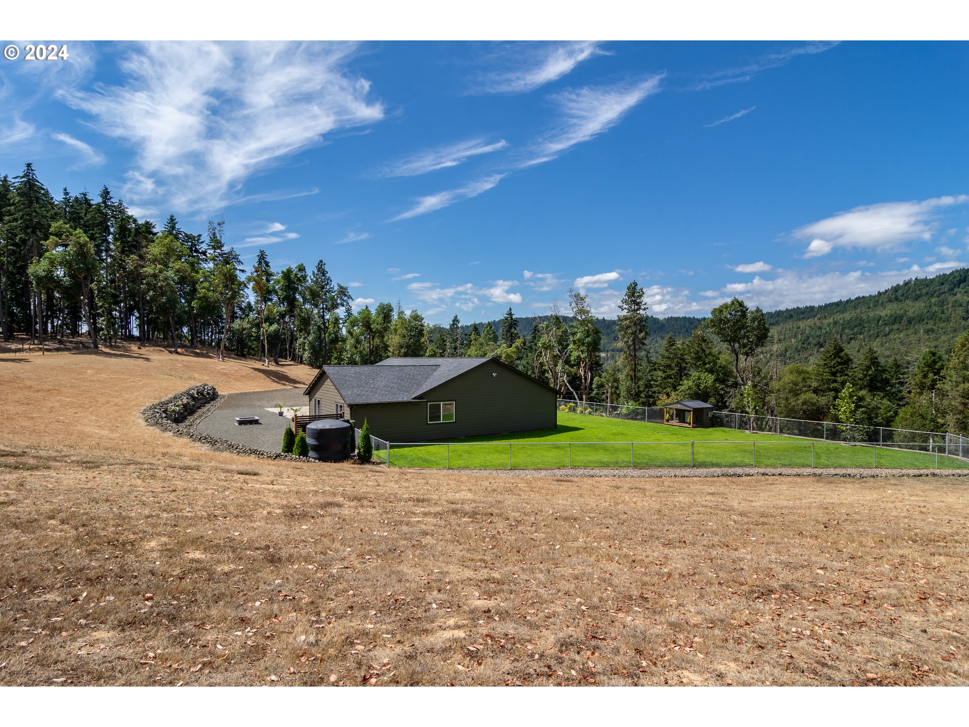 1213 Colonial Road Roseburg, OR 97471 - Photo 4 of 48 Gallery Image 4