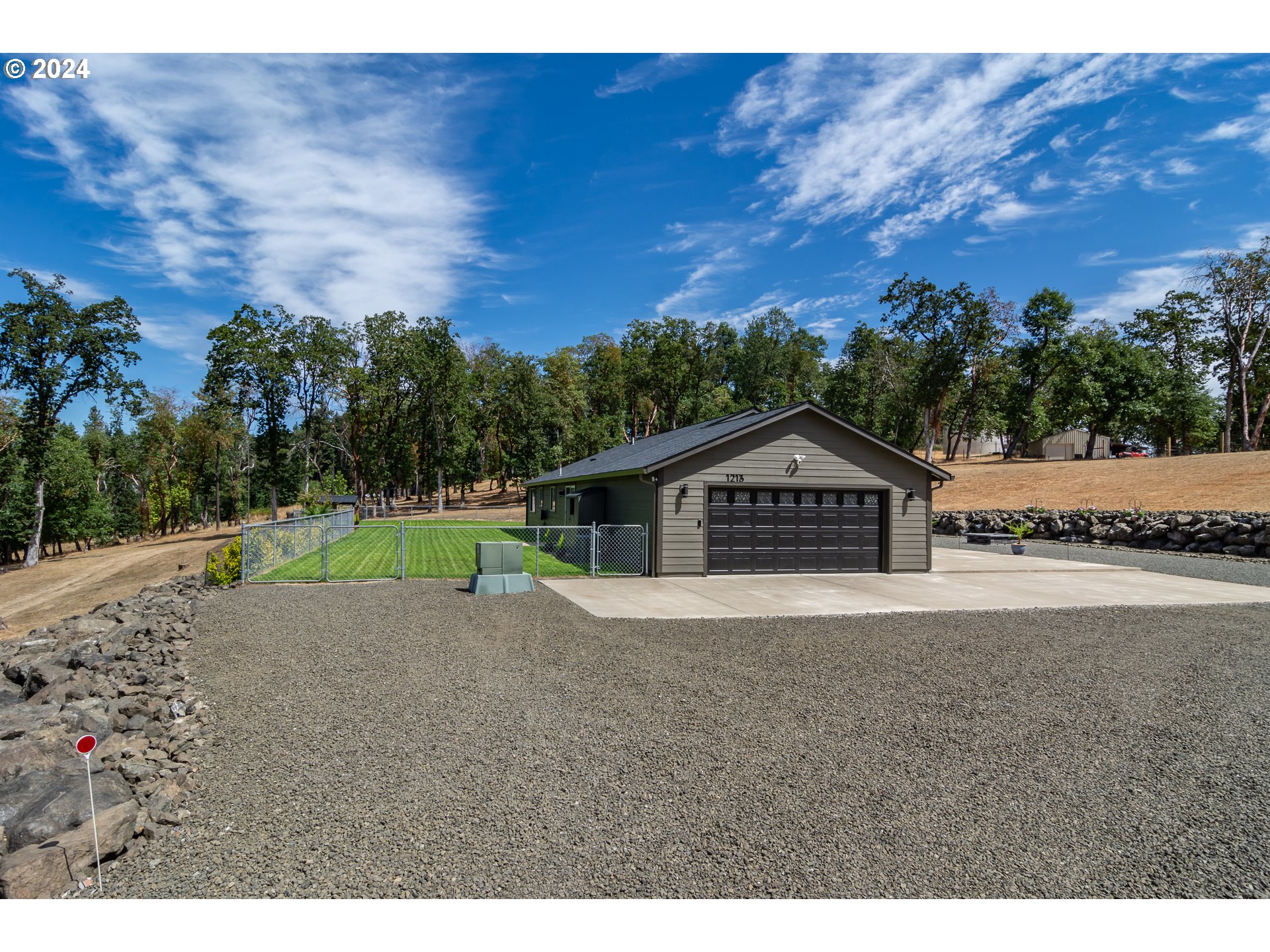 1213 Colonial Road Roseburg, OR 97471 - Photo 7 of 48 Gallery Image 7