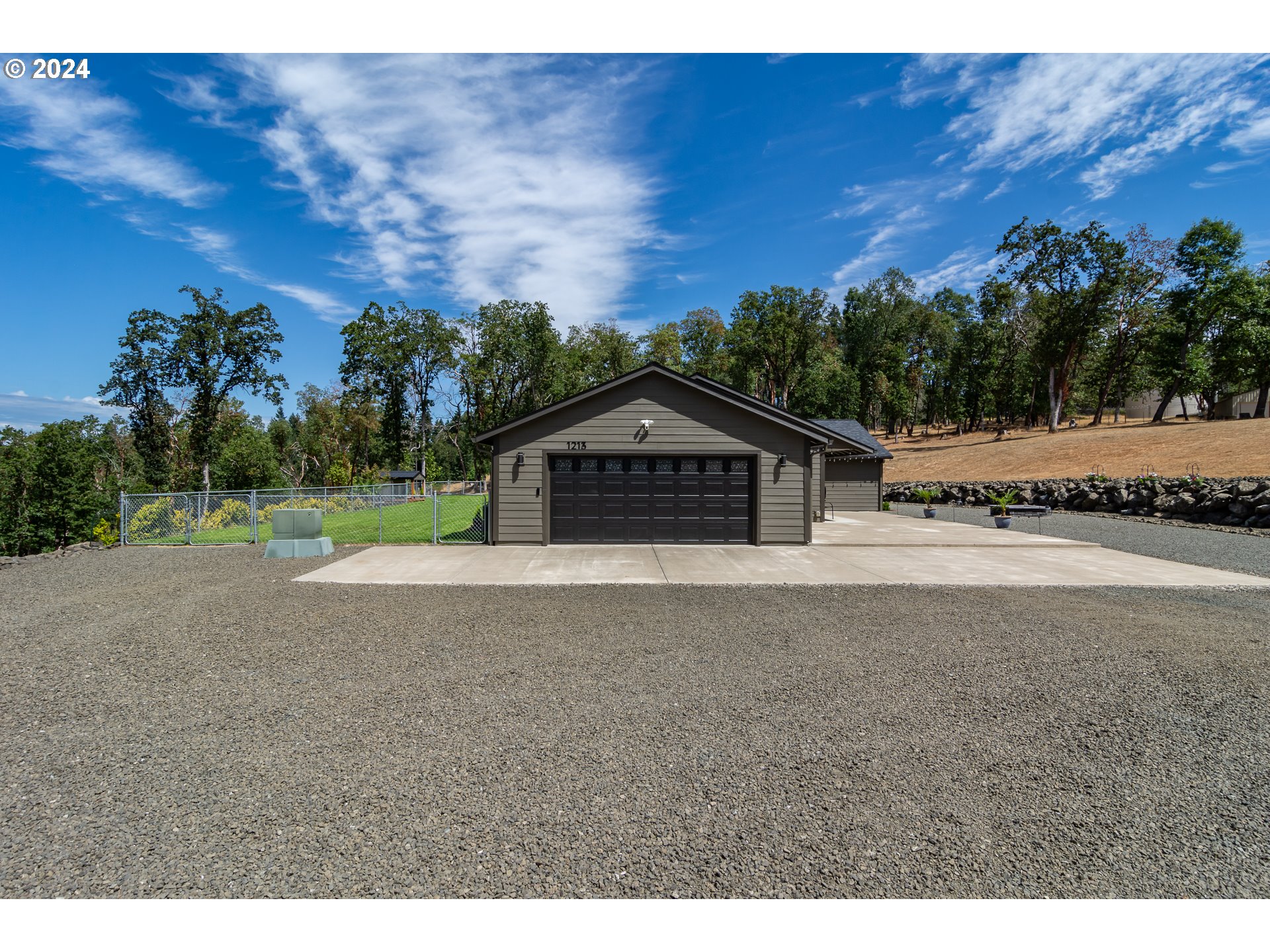 1213 Colonial Road Roseburg, OR 97471 - Photo 8 of 48 Gallery Image 8