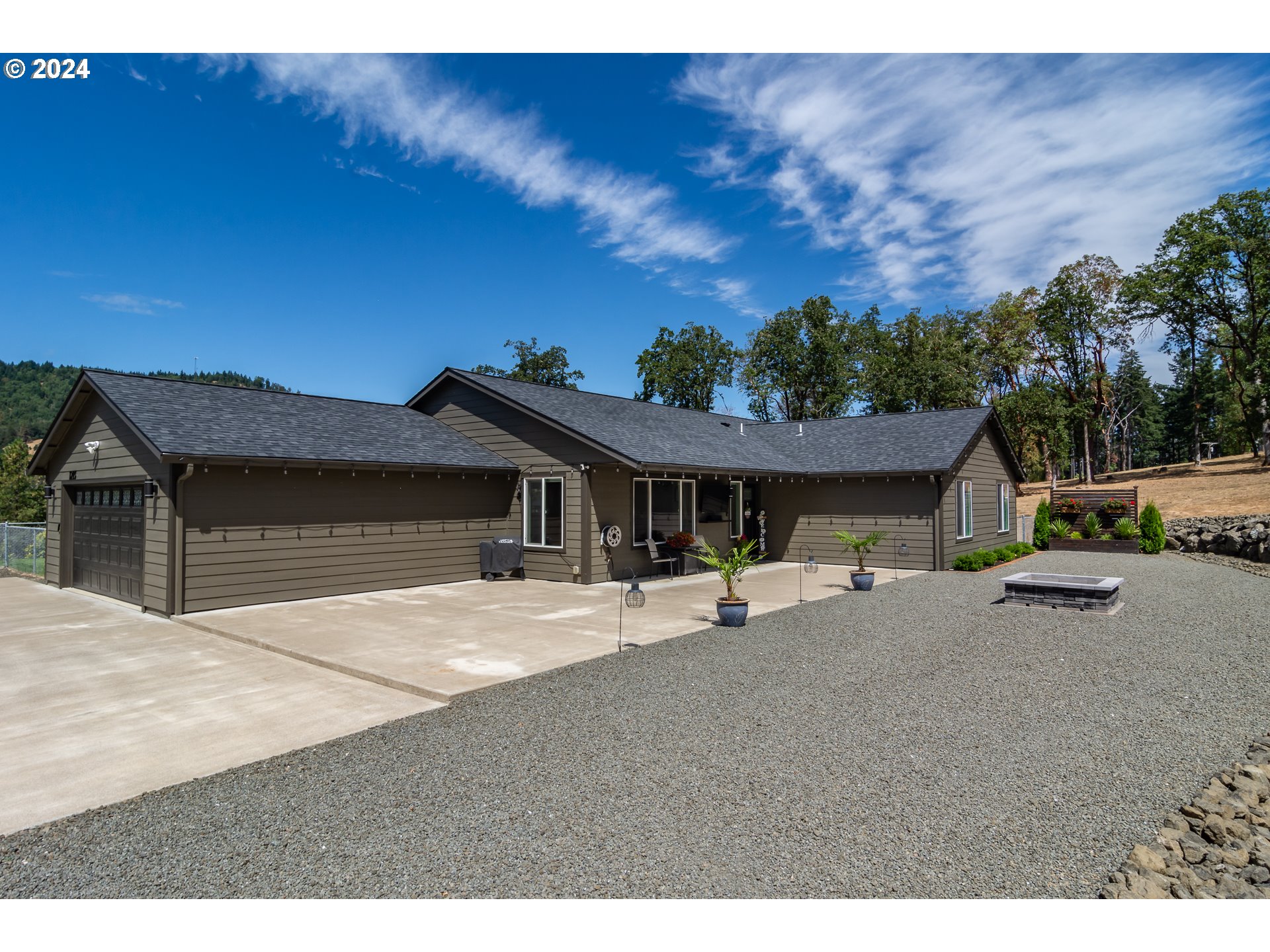 1213 Colonial Road Roseburg, OR 97471 - Photo 9 of 48 Gallery Image 9