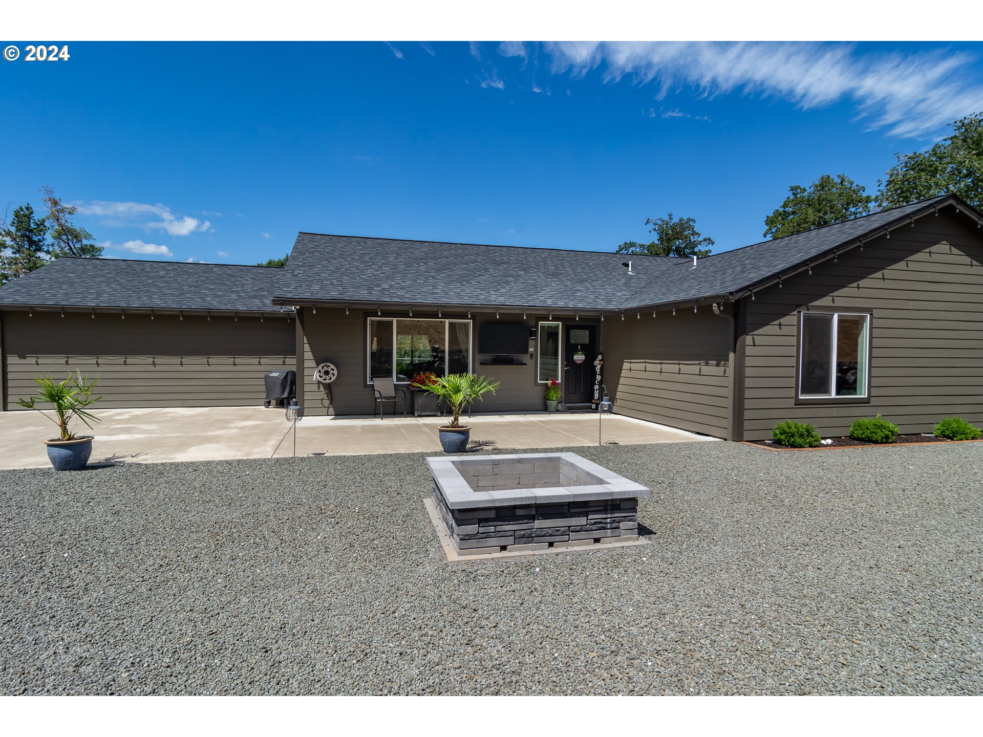1213 Colonial Road Roseburg, OR 97471 - Photo 10 of 48 Gallery Image 10