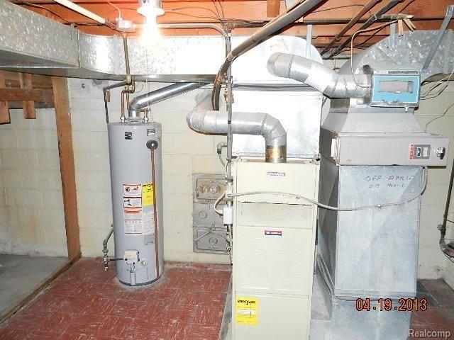 23833 Roxana Avenue Eastpointe, MI 48021 - Photo 22 of 23 DSCN7712.JPG