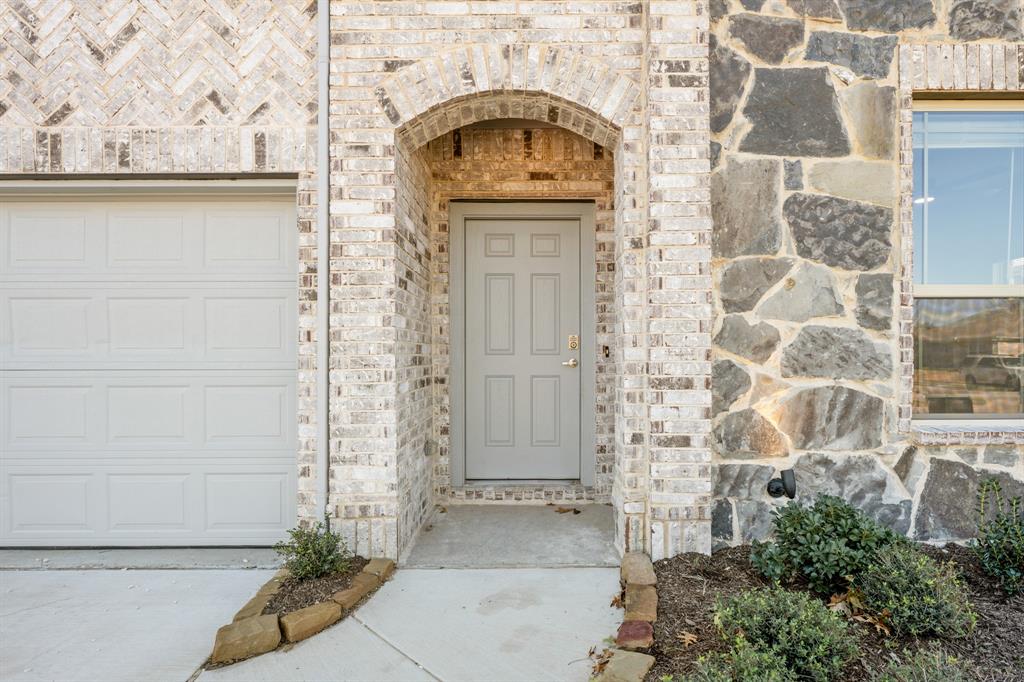 2814 Ocean Drive Lancaster, TX 75146 - Photo 4 of 39