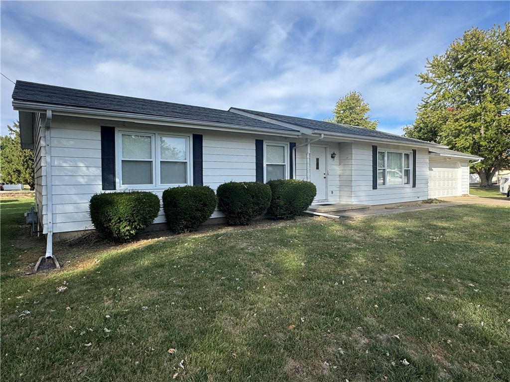 15 Paris Street Ridge Farm, IL 61870 - Photo 1 of 18