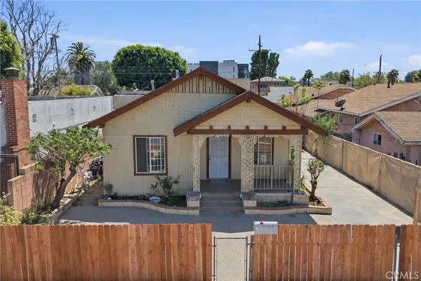 $754,000 | 910 East 19th Street, Long Beach, CA 90806