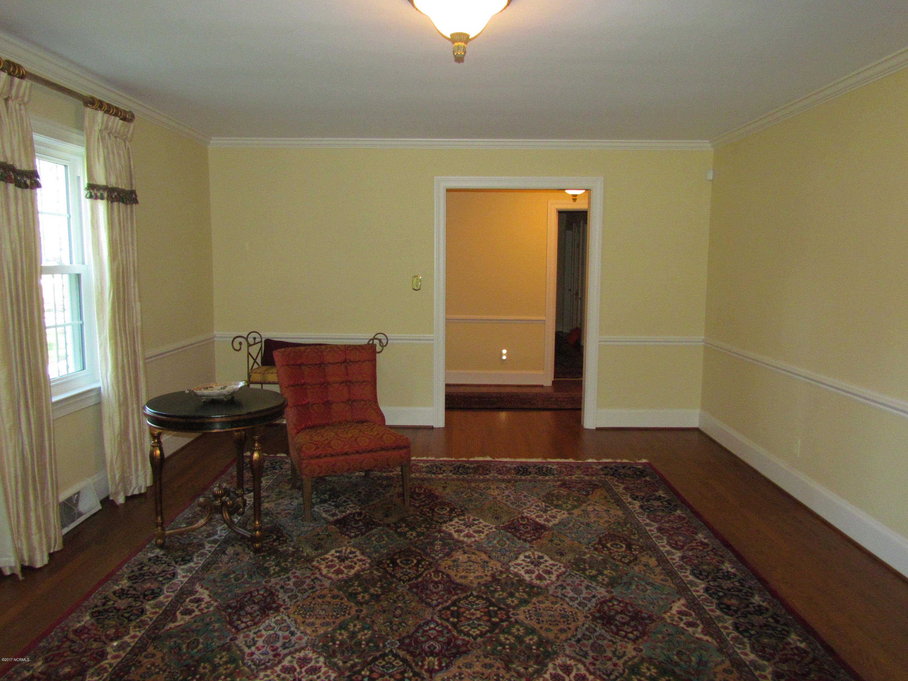 3216 Hawthorne Road Rocky Mount, NC 27804 - Photo 14 of 35 Living Room