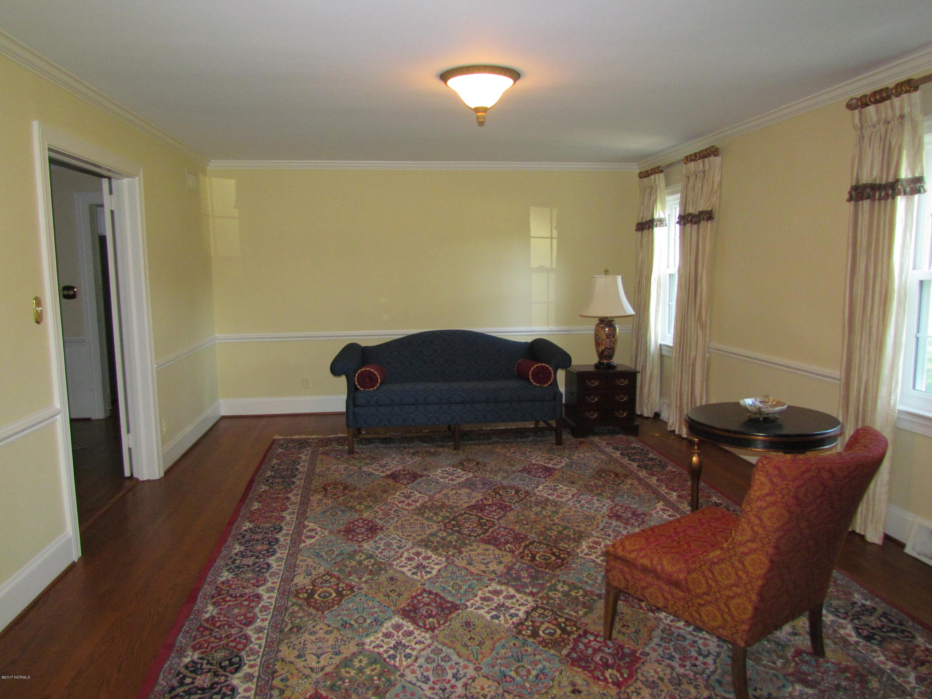 3216 Hawthorne Road Rocky Mount, NC 27804 - Photo 15 of 35 Living Room