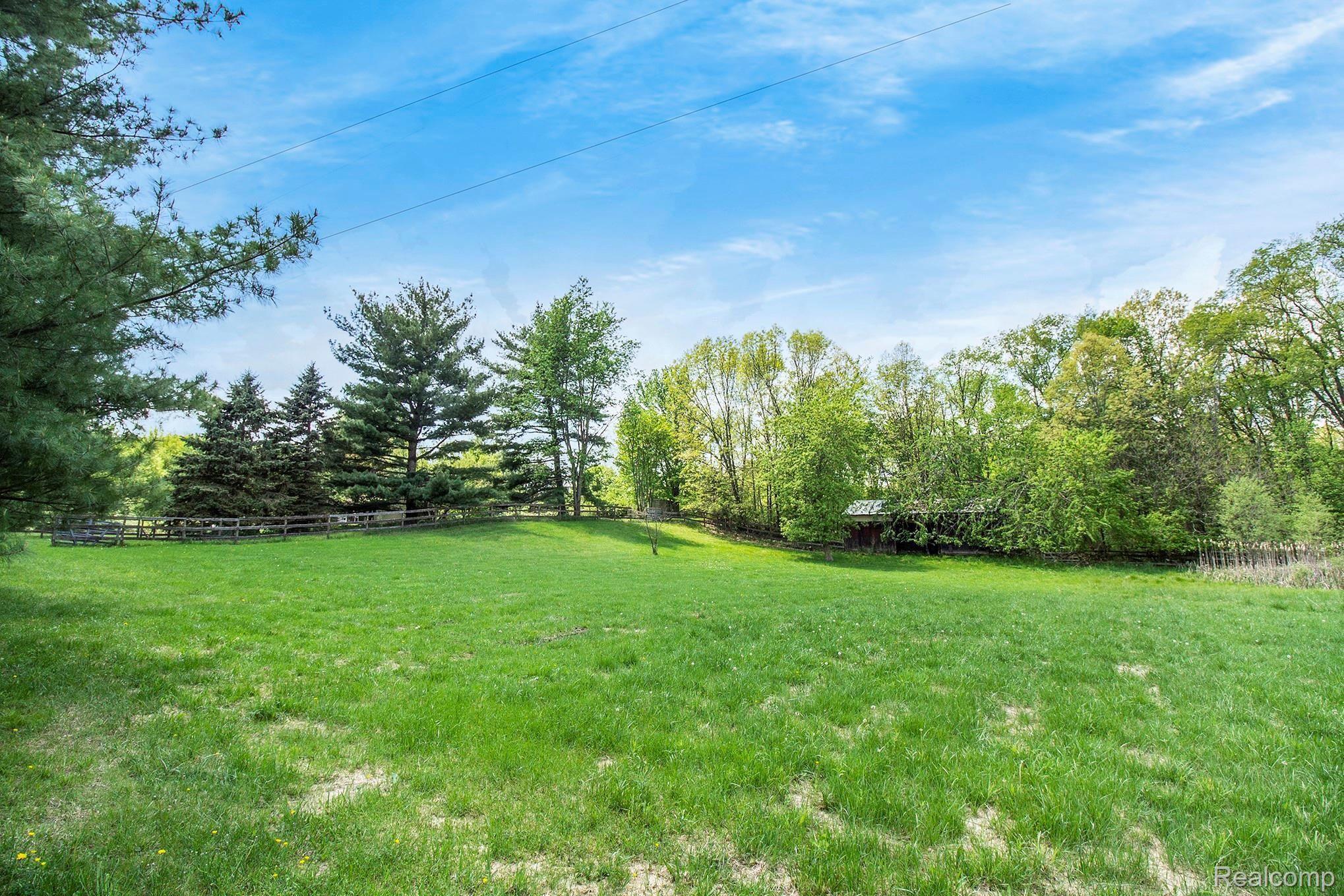 800 Sleaford Road Howell, MI 48843 - Photo 23 of 29 large open pasture just waiting for you to enjoy