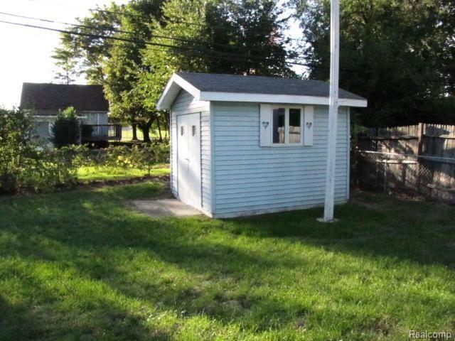 3130 Emmons Avenue Rochester, MI 48307 - Photo 9 of 19 Shed