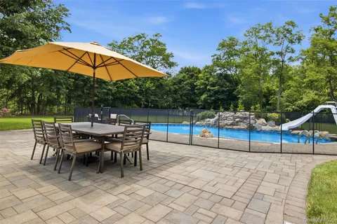 $1,299,999 | 84 Meadow Glen Road, Northport, NY 11768