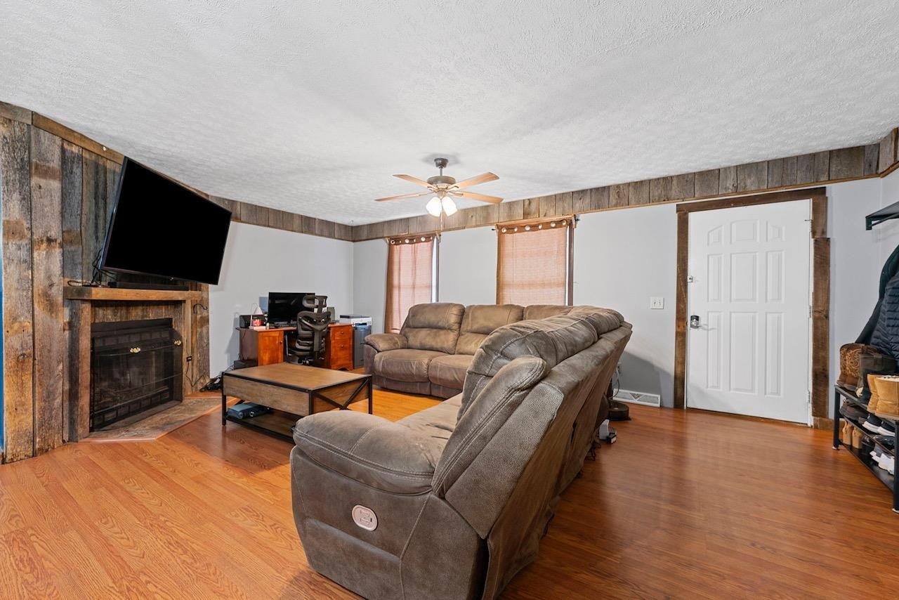 370 Halltown Road Canmer, KY 42722 - Photo 3 of 22 Gallery Image 3