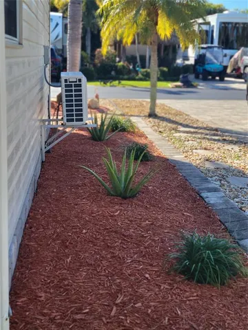 a view of entryway of the house