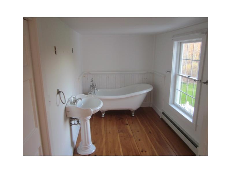 390 Bristol Road Damariscotta, ME 04543 - Photo 16 of 30 Bathroom. 2nd Floor full bath
