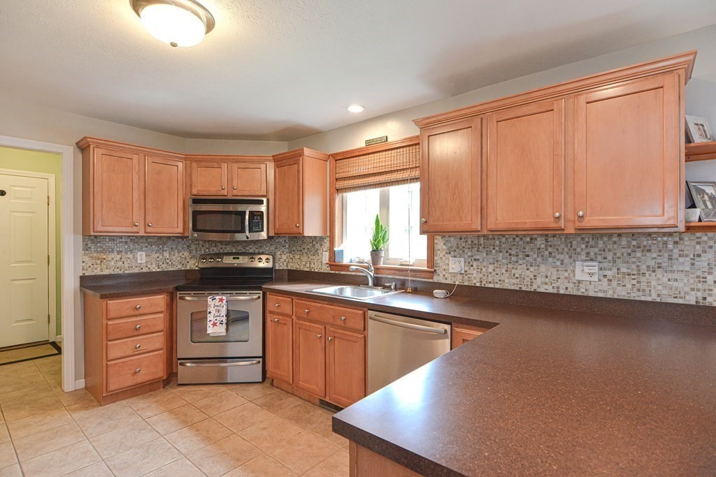 261 Billings Road Fitchburg, MA 01420 - Photo 12 of 42 Gallery Image 12