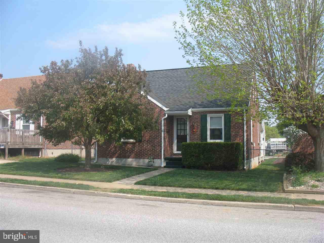 1643 Filbert Street York, PA 17404 - Photo 1 of 29 Gallery Image 1