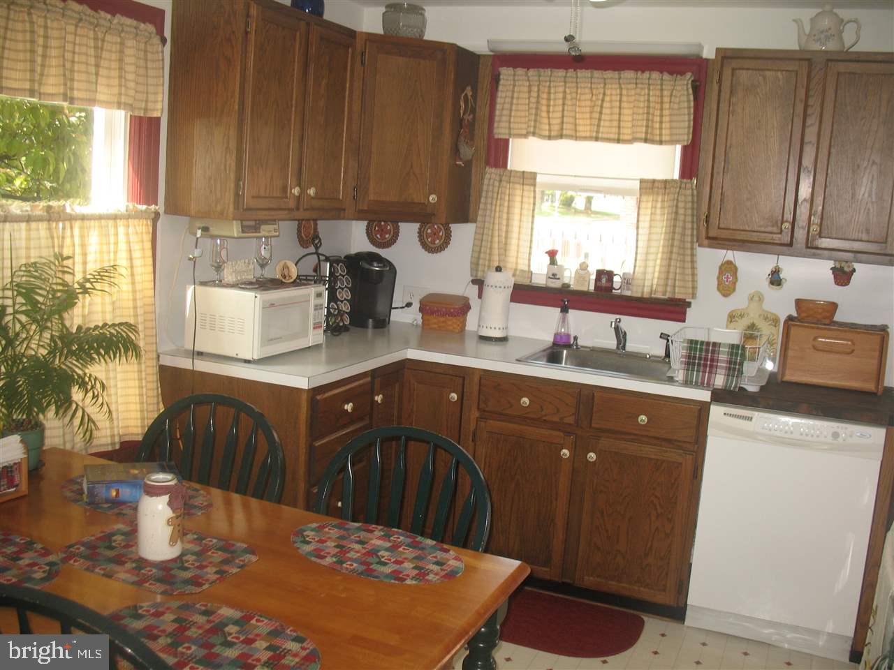 1643 Filbert Street York, PA 17404 - Photo 4 of 29 Gallery Image 4