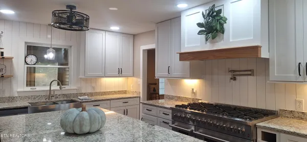 $564,900 | 7905 Whitcomb Road, Powell, TN 37849