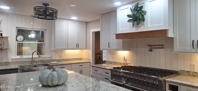 $564,900 | 7905 Whitcomb Road, Powell, TN 37849