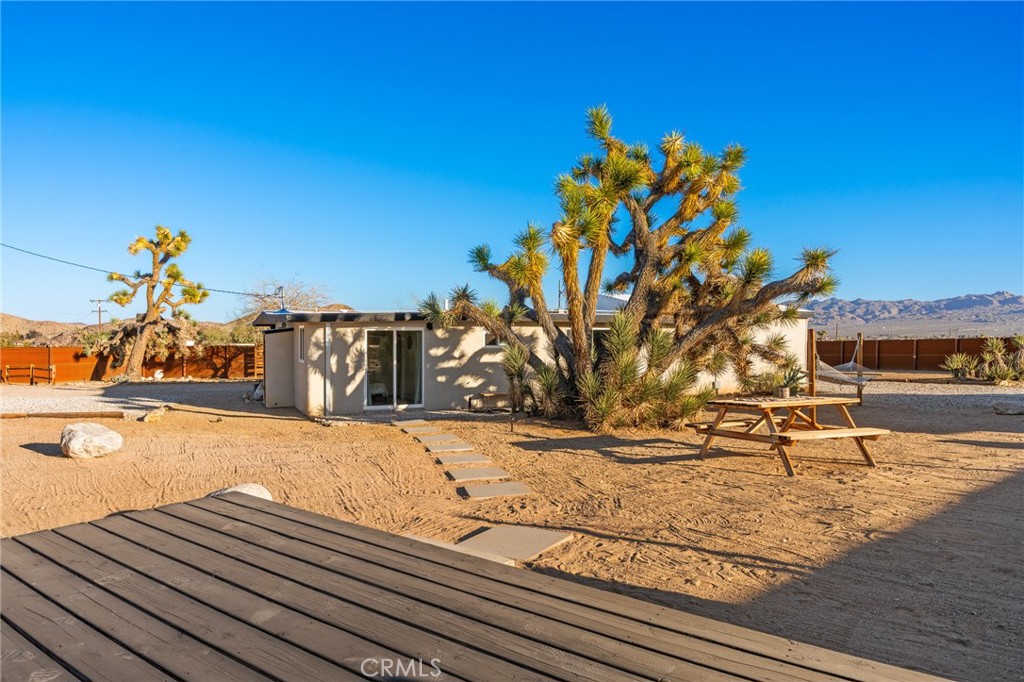 4212 Oneill Road Joshua Tree, CA 92252 - Photo 38 of 60 a view of a terrace with wooden fence