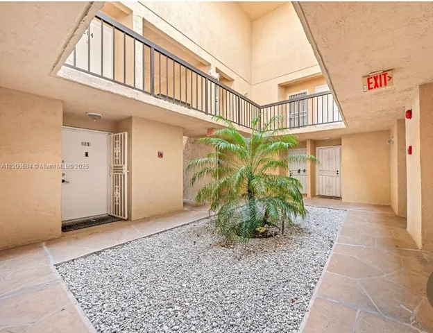 a view of entryway front of house