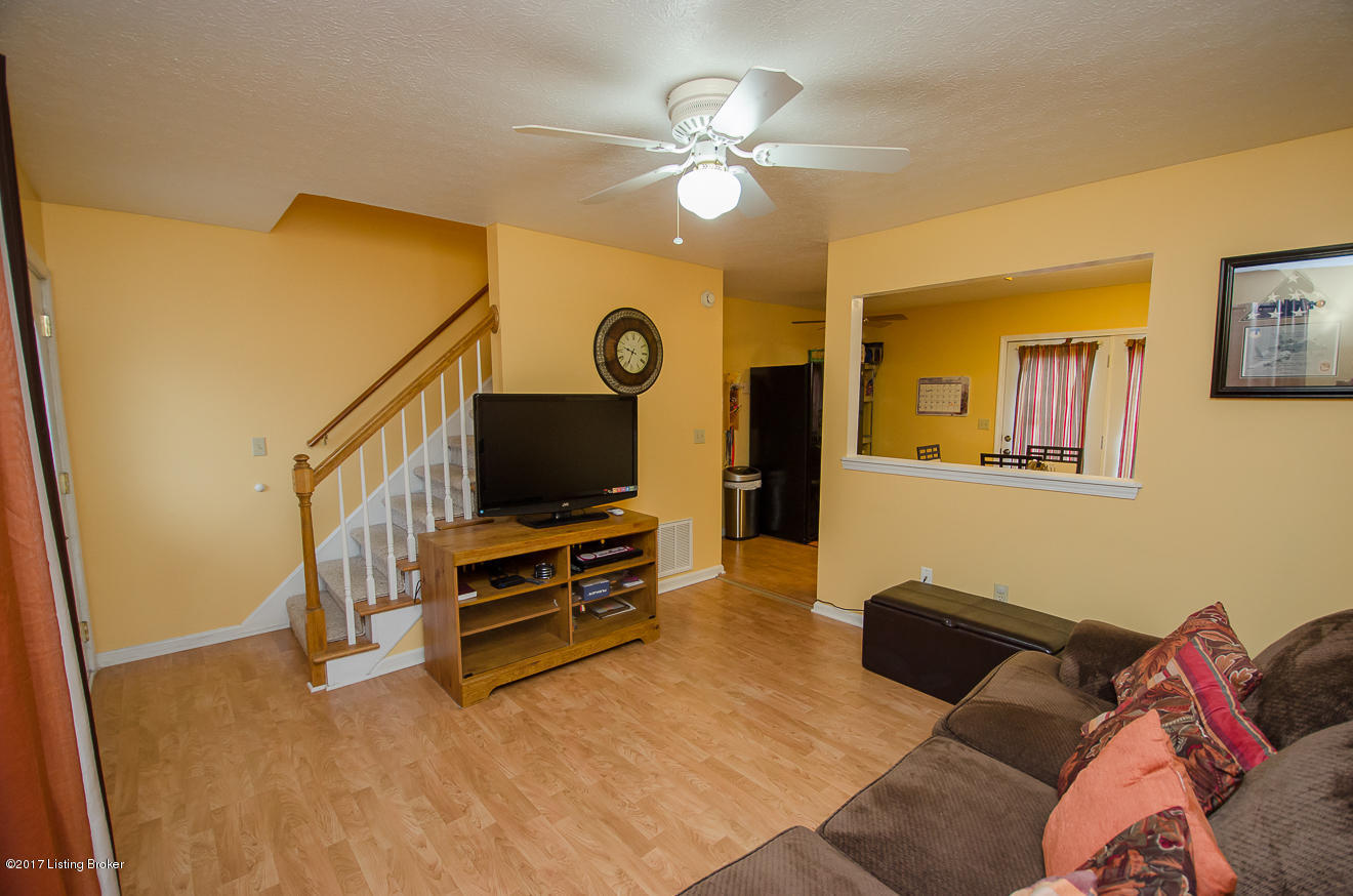 6925 Matthews Road Louisville, KY 40258 - Photo 3 of 25 Living Room