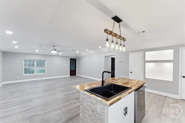 $1,800 | 8576 East B Cooper Highway, Midway, GA 31320