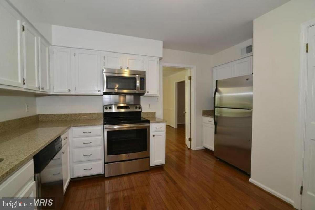 11632 Deer Forest Road Reston, VA 20194 - Photo 9 of 29 Kitchen