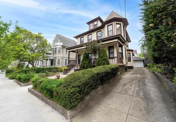 $4,150 | 56 Clifton Terrace, Unit 2, Weehawken, NJ 07086