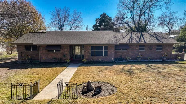 $375,000 | 3706 Red Bud Drive, Weatherford, TX 76087