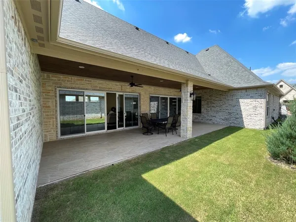$2,900 | 2405 Vineyard Drive, Granbury, TX 76048