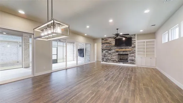 $2,900 | 2405 Vineyard Drive, Granbury, TX 76048