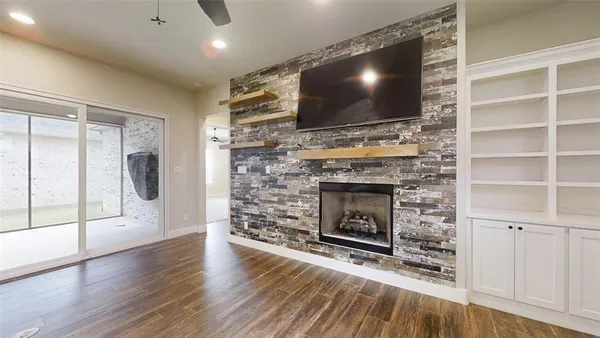 $2,900 | 2405 Vineyard Drive, Granbury, TX 76048