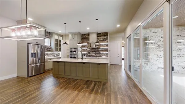 $2,900 | 2405 Vineyard Drive, Granbury, TX 76048
