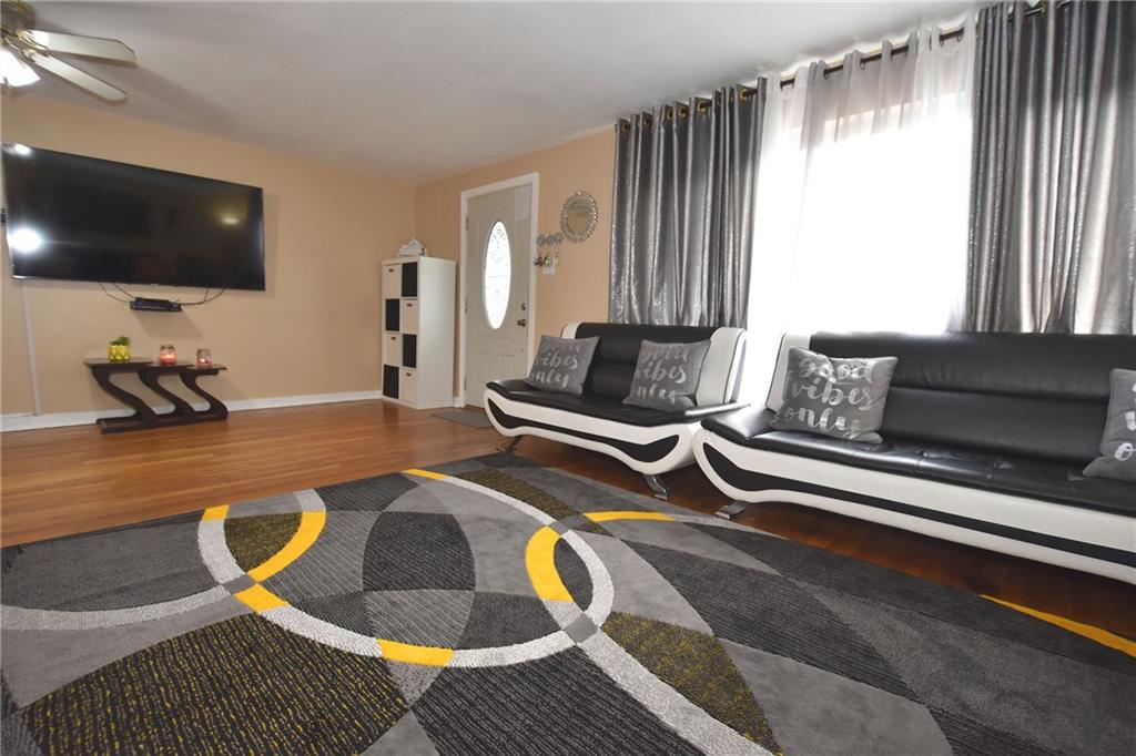 1809 Greentree Road Pittsburgh, PA 15220 - Photo 4 of 19 Gallery Image 4