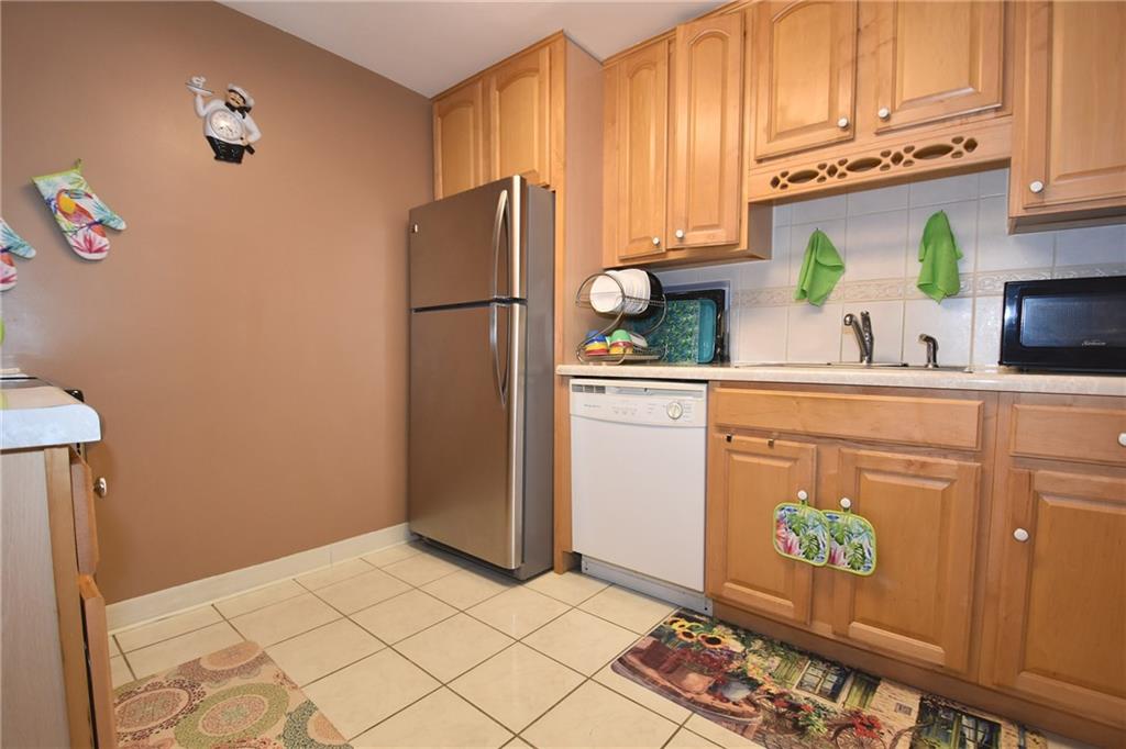1809 Greentree Road Pittsburgh, PA 15220 - Photo 7 of 19 Gallery Image 7