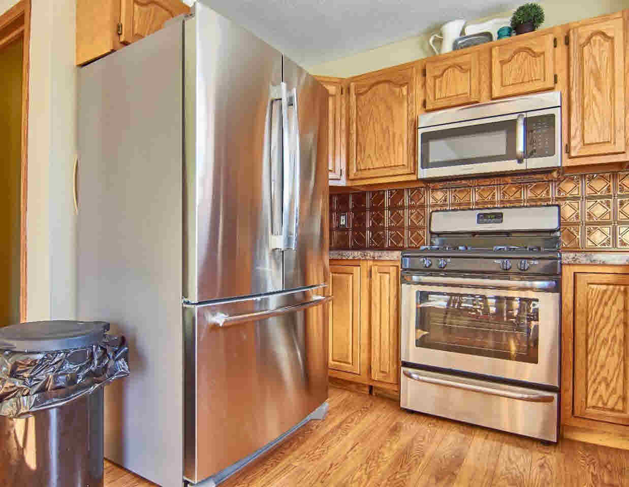 4053 North Irish Road Davison, MI 48423 - Photo 15 of 52 21272225-14.JPG