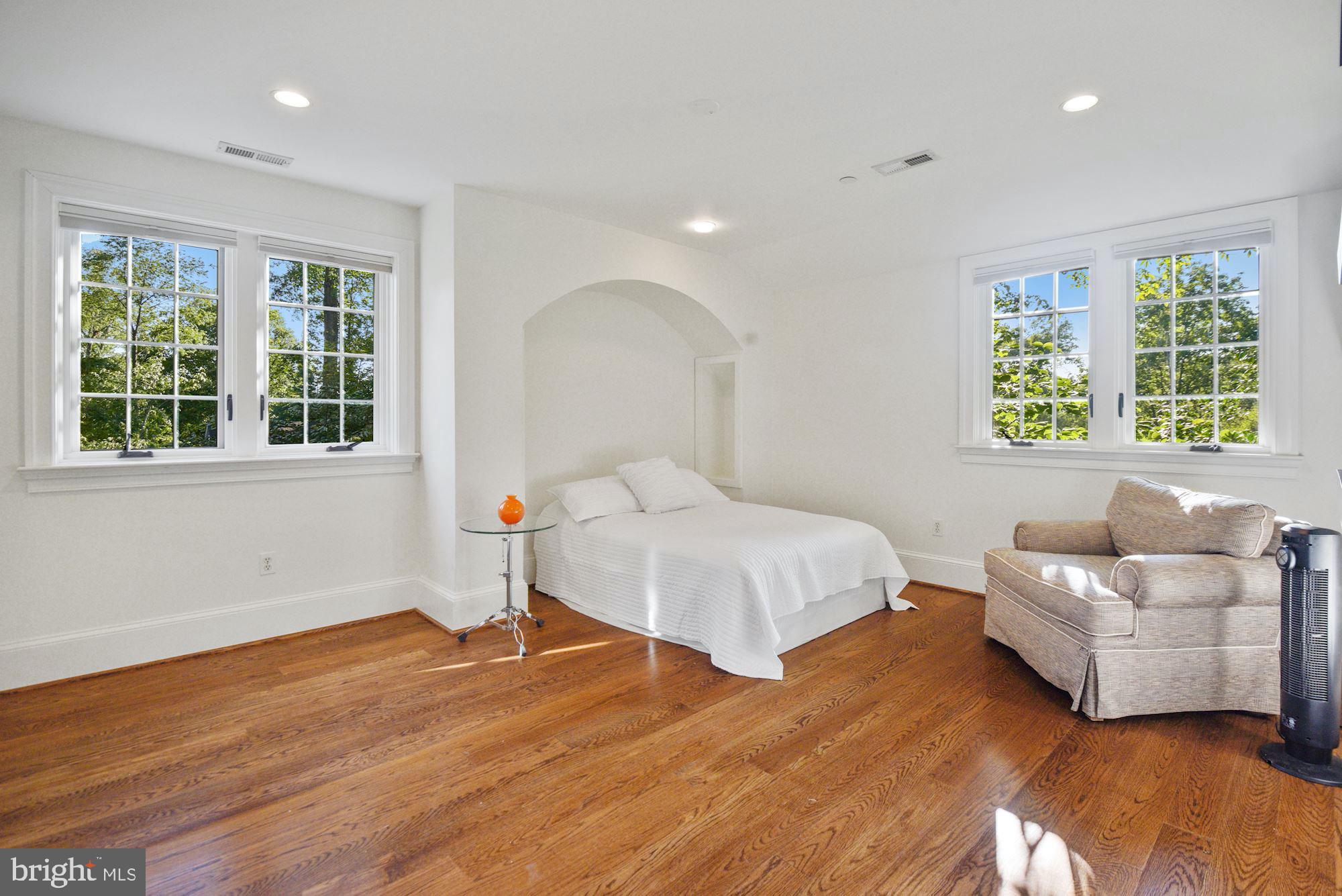5605 Midwood Road Bethesda, MD 20814 - Photo 21 of 31 Gallery Image 21