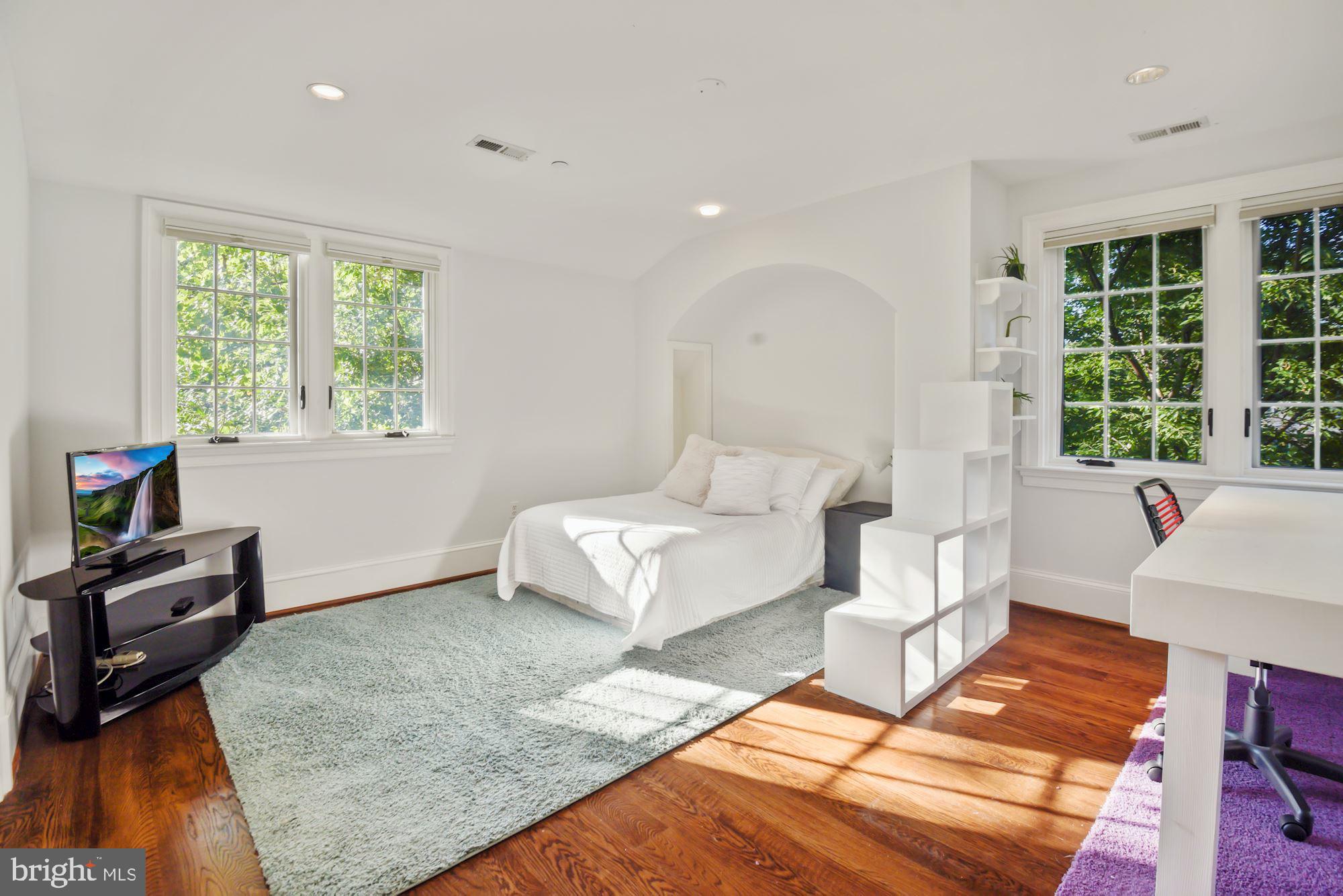 5605 Midwood Road Bethesda, MD 20814 - Photo 23 of 31 Gallery Image 23