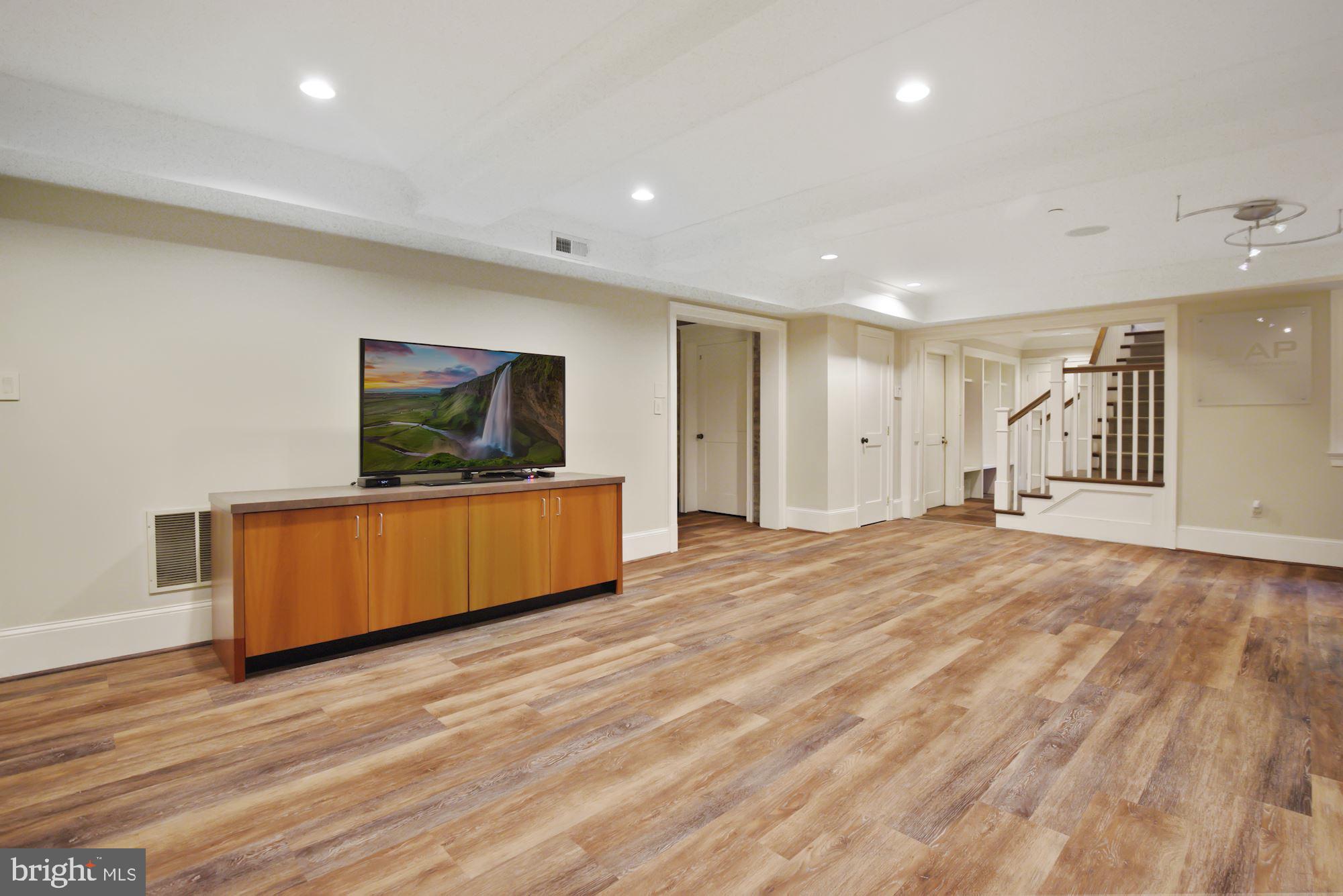 5605 Midwood Road Bethesda, MD 20814 - Photo 27 of 31 Gallery Image 27