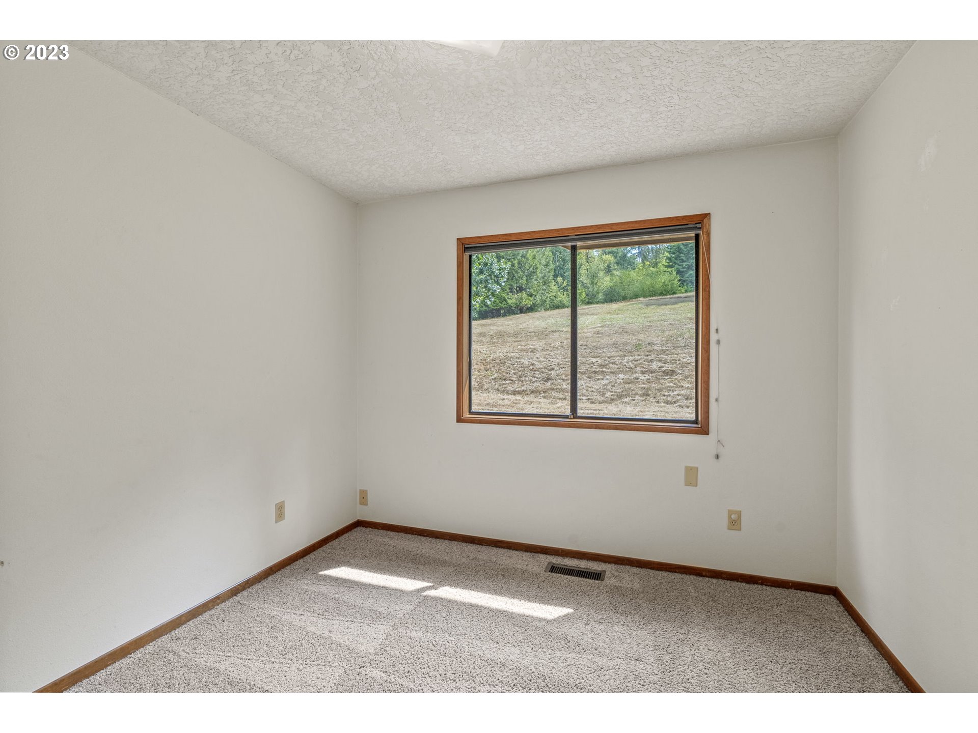 2010 Grim Road Kelso, WA 98626 - Photo 15 of 28 Gallery Image 15